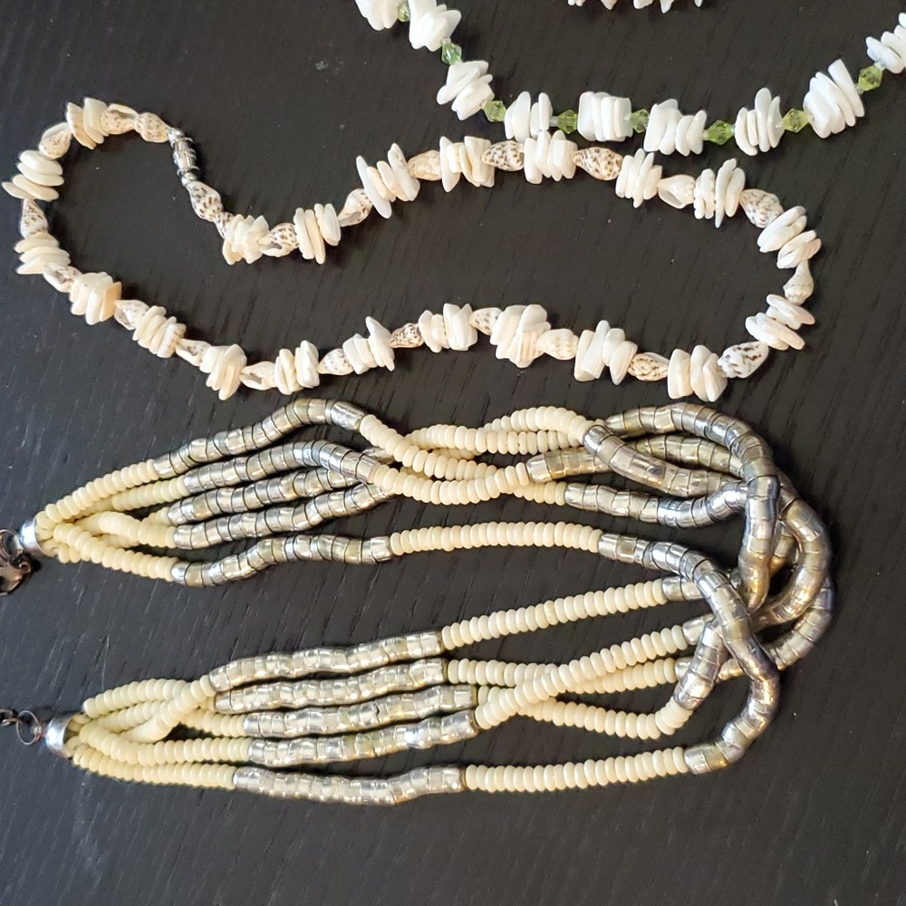 3 Shell Necklaces 1 Shell Bracelt - Picture 2 of 5